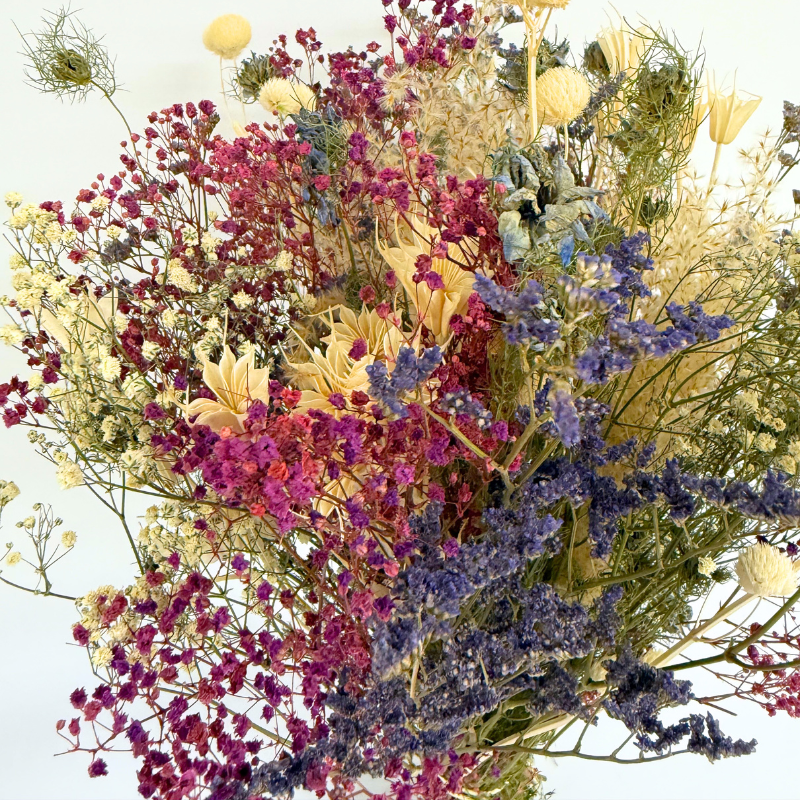 Håndbundet evighedsbuket Miss Anna med blomster i varme sommerfarver