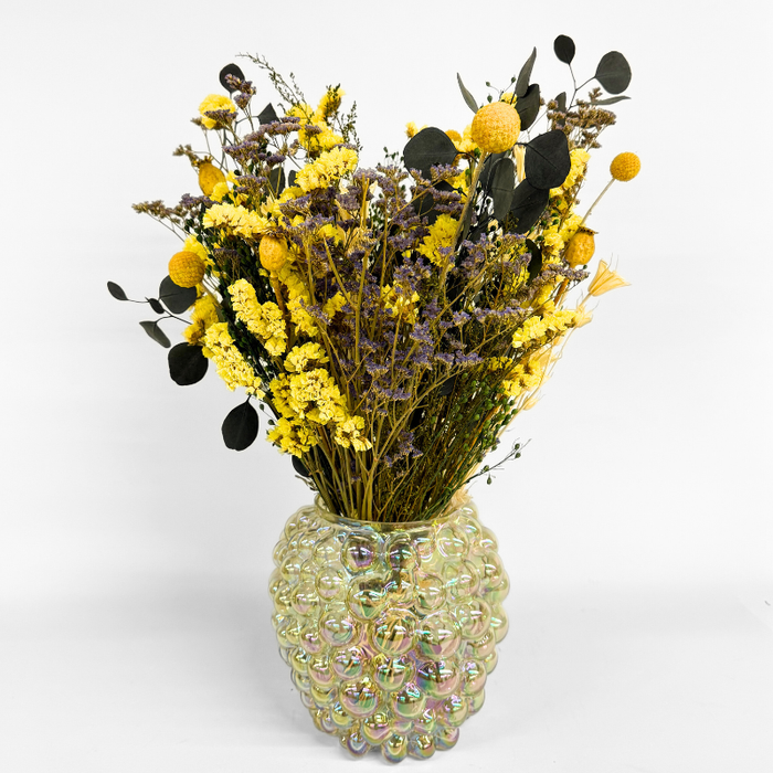 Evighedsbuket Miss Solvej med gule blomster og lilla accenter, håndbundet og inspireret af foråret