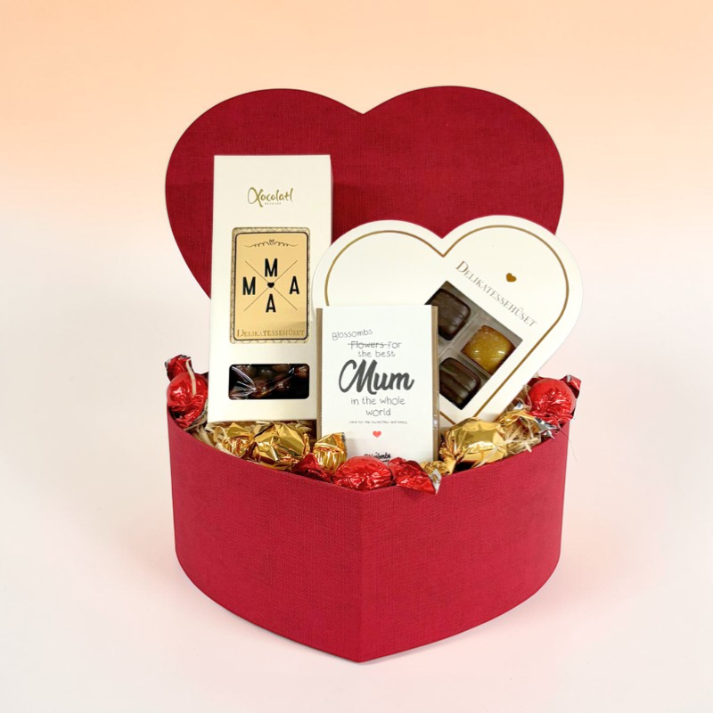 Gave til mors dag i hjertegaveæske med chokolade og blomsterbomber