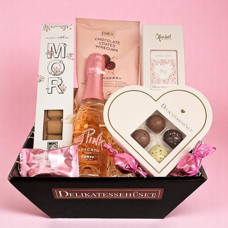 Flot lyserød gavekurv med moscato, chokolade, lakrids og vingummi til morsdag