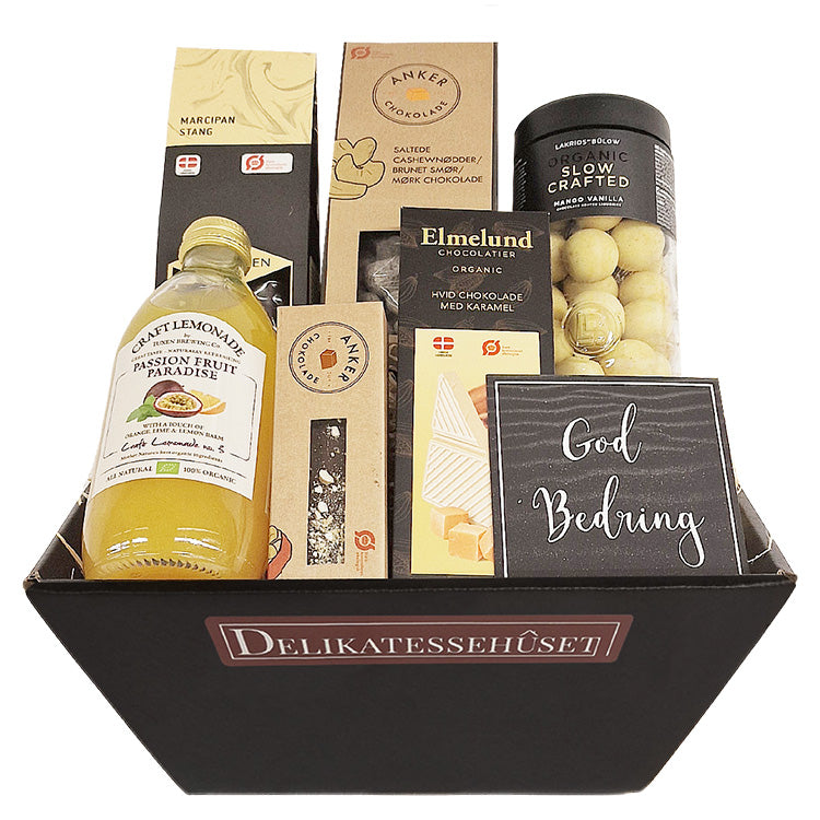 Økologisk god bedring gavekurv med lemonade, lakrids og chokolade fra Delikatessehuset.
