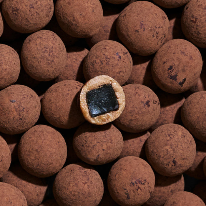 Double Chocolate Regular lakrids overtrukket med chokolade og kakaodrys, perfekt som snack.
