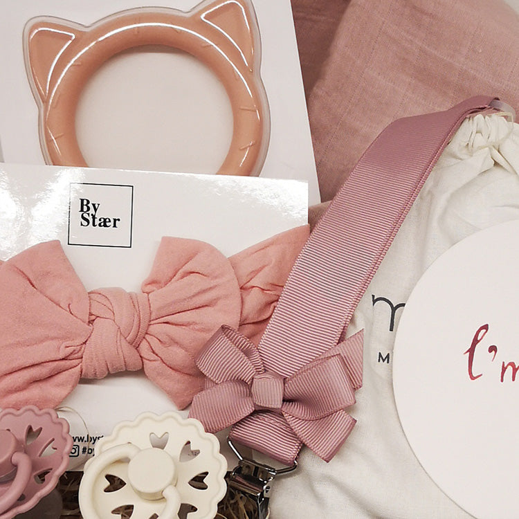 Gave til babyshower - 'pretty things to a pretty girl'