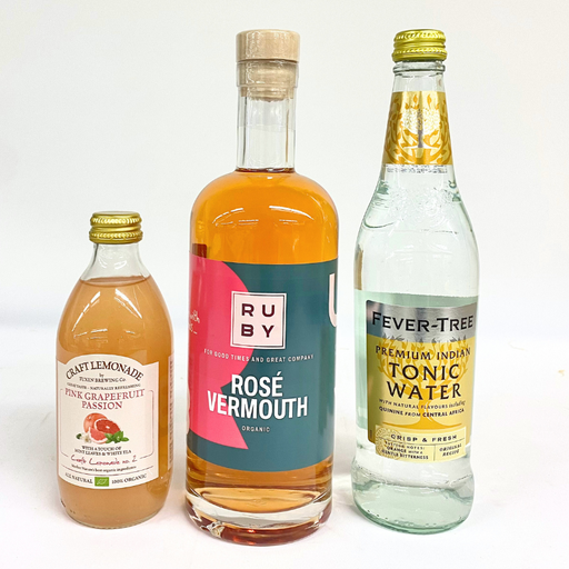 En lækker og forfriskende sommerdrink – perfekt som velkomstdrink eller til en hyggelig sommeraften.