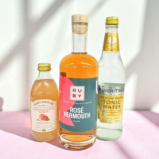 En lækker og forfriskende sommerdrink – perfekt som velkomstdrink eller til en hyggelig sommeraften.