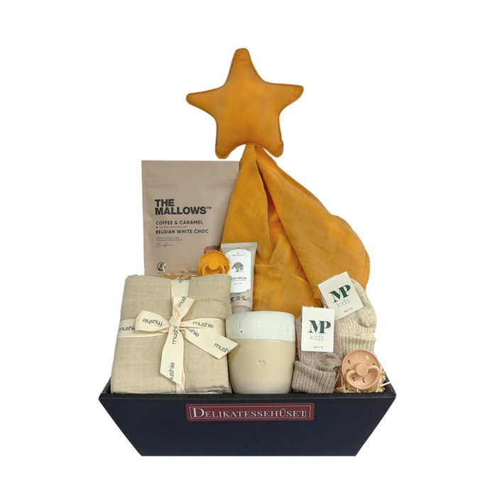 Håndlavet keramikkrus med hjerte, Lille Kanin babycreme og Coffee & Caramel skumfiduser – sød forkælelse til baby og forældre.