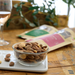 Lækre og sprøde gourmet mandler med salt fra Gurusnack, blandet med deres andre lækre sojamandler som også kan købes på Delikatessehuset.dk