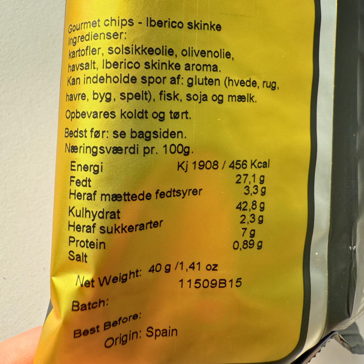 Næringsindhold og ingrediensliste på Snackgold Gourmet chips med Iberico skinke.