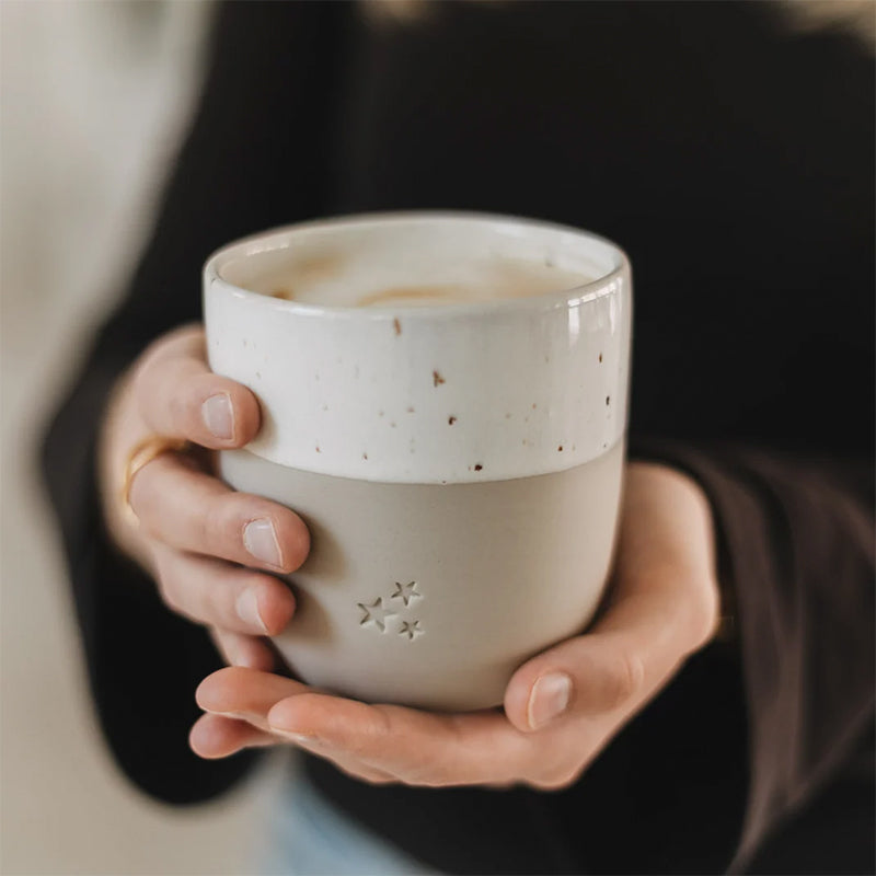 Kaffekrus med tre stjerner 320 ml set fra en anden vinkel