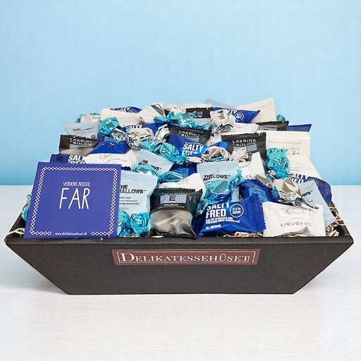 Flot blå gavekurv fyldt med lækre flowpacks til den sliksulte far.

Flowpacks er små poser med enkeltindpakkede søde lækkerier, som muliggør at din far kan smage på mange forskellige lækkerier fra flere forskellige producenter.