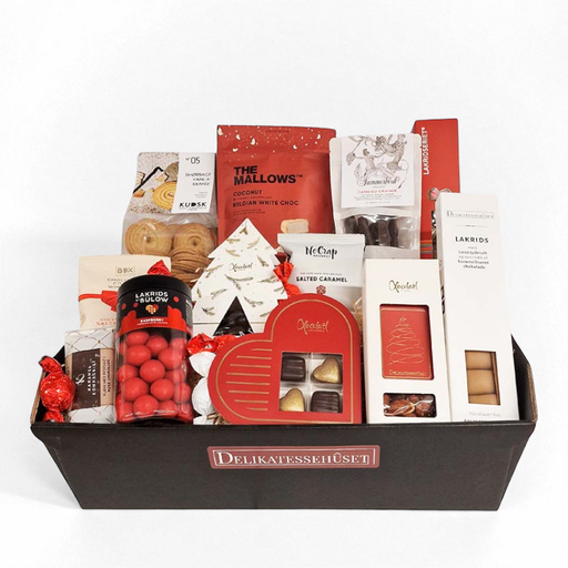 Julens smukkeste julekurv med danske lækkerier. Her er både chokolade, lakrids, karameller og småkager fra de førende danske gourmetbrands.