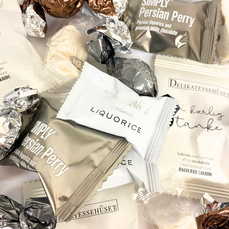 Storkøb, sølg/grå flowpacks. Enkeltindpakkede lakrids, chokolade, fransk nougat - til kontoret, mødelokalet, receptionen og festen.