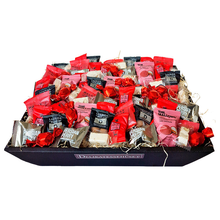 Stor delevenlig gavekurv med lakrids, chokolade, vingummi, nougat og marshmallows¨