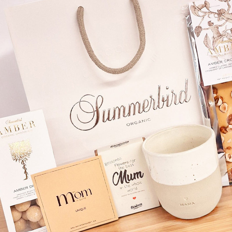 Gavepose med Summerbird chokolade, blossombs og mor keramikkrus til morsdag