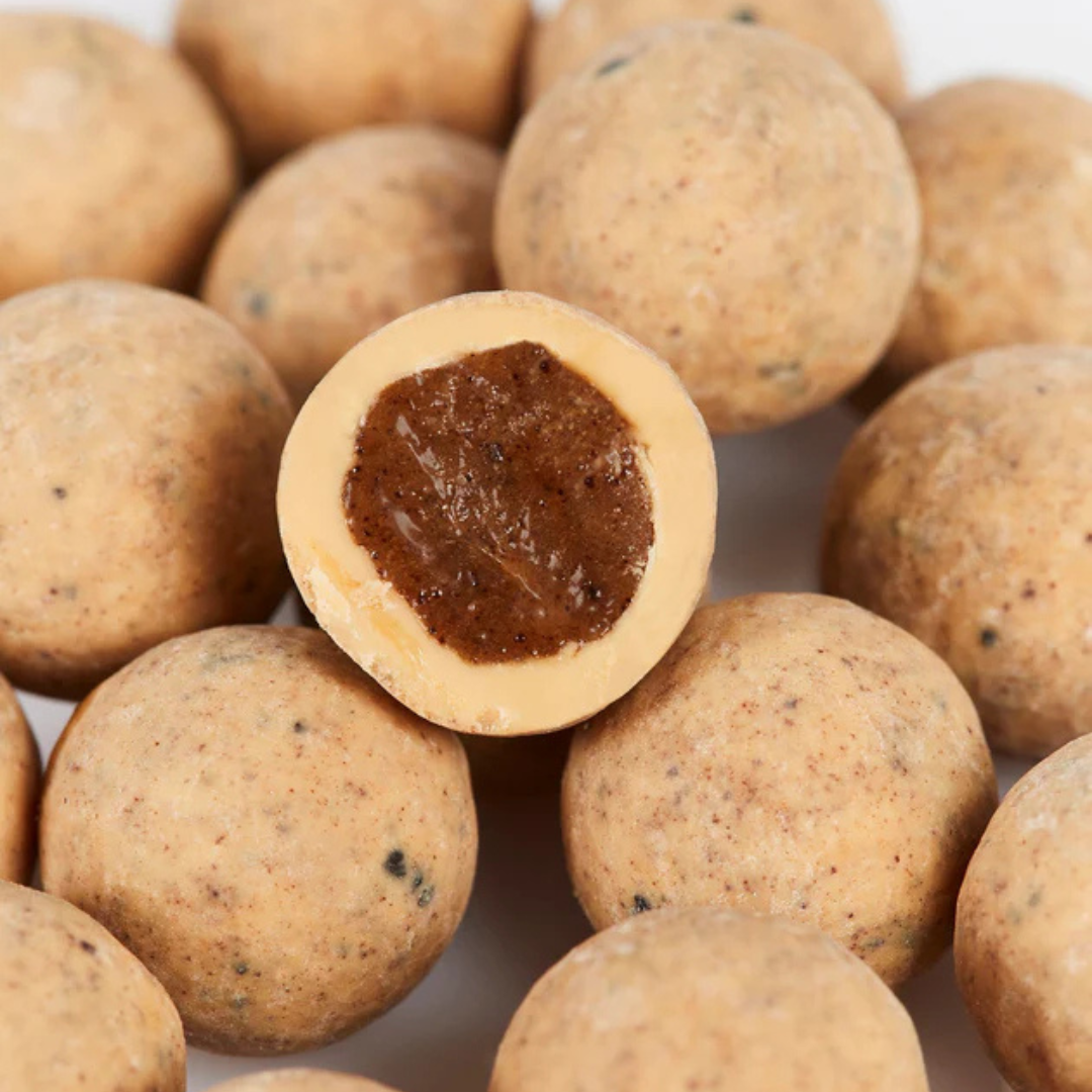 Luksus chokoladetrøfler med cremet midte til gavekurve og selvforkælelse hos Delikatessehuset.