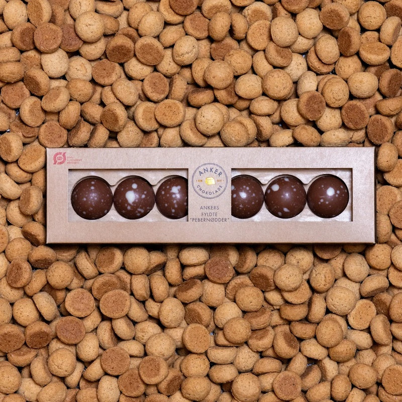 Pebernødder i fyldt chokolade 6 stk. - Anker i Anker Chokolades originale æske