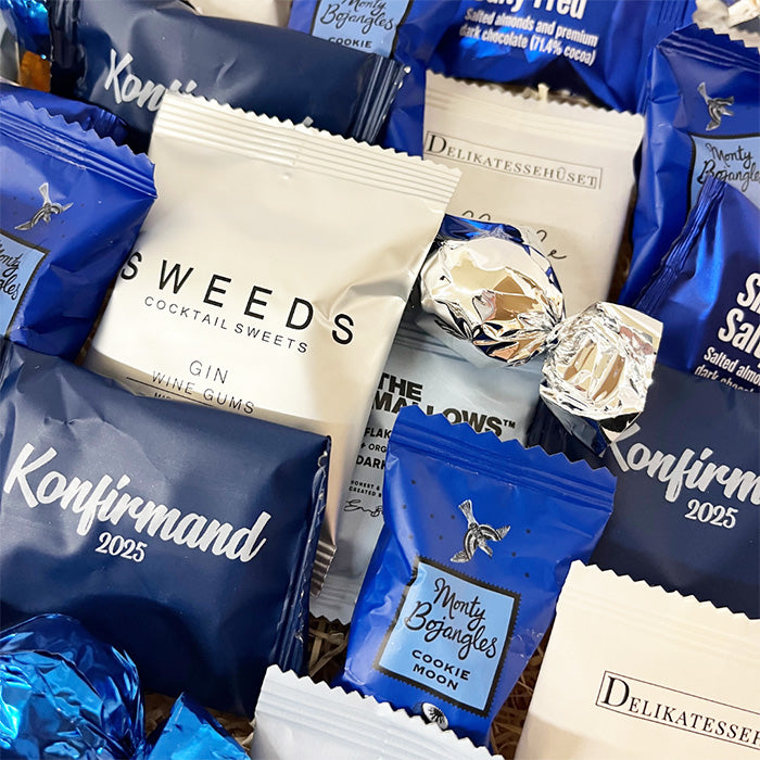 Gavekurv - fyldt med blå flowpacks til konfirmanden