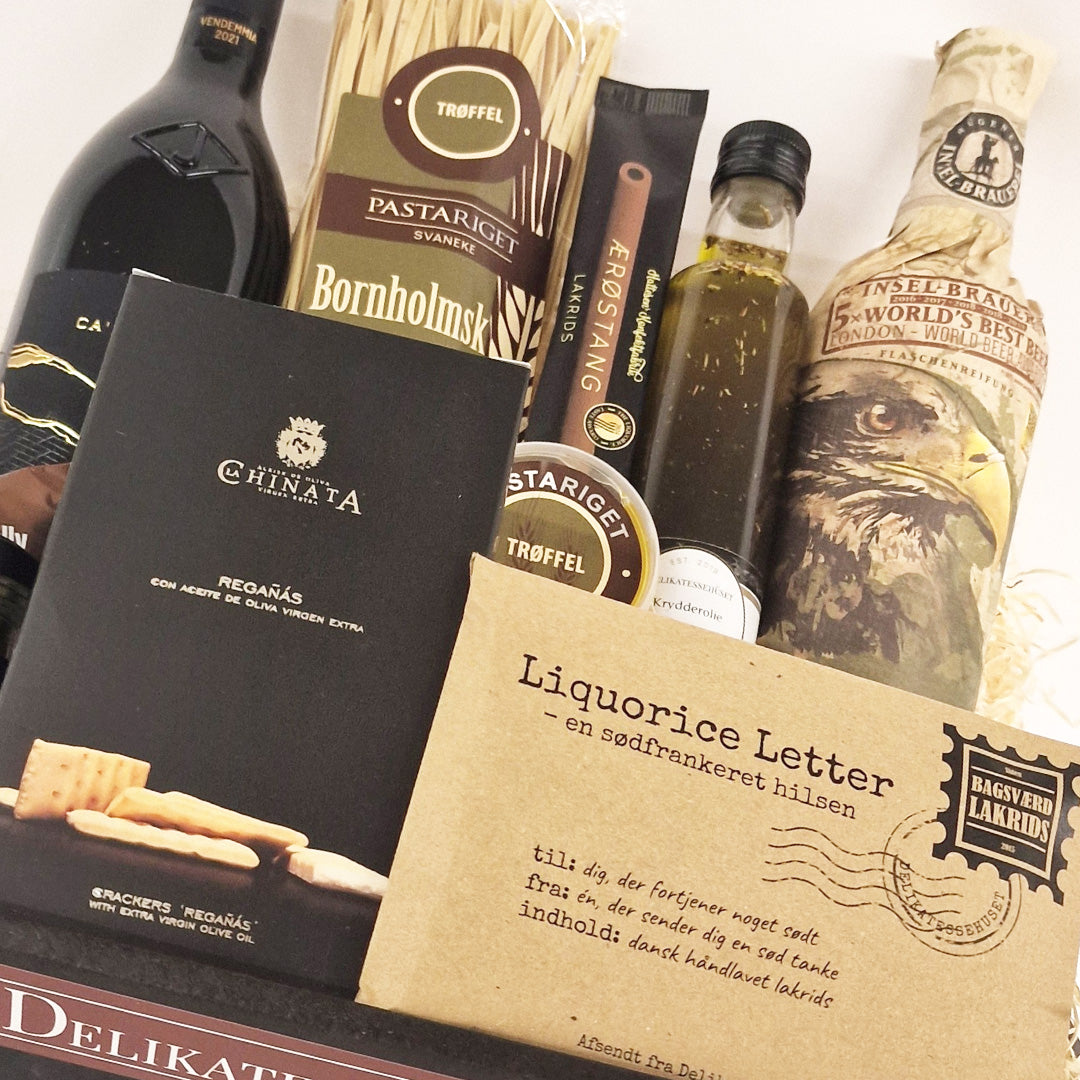 Stor gavekurv med vin, Bornholmsk pasta, gourmet lakrids og delikatesser til under 1.000 kr.