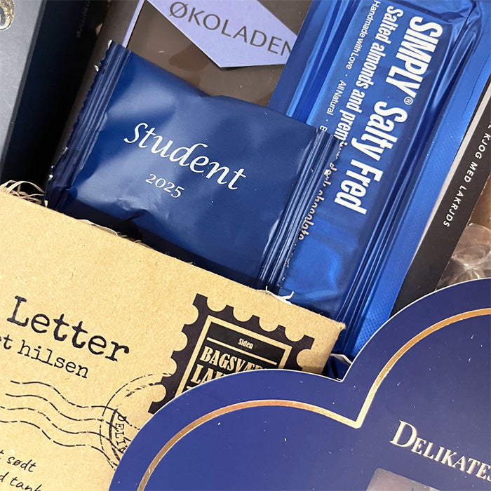 Gavekurv - blå studentergave m. chokolade, lakrids og karameller