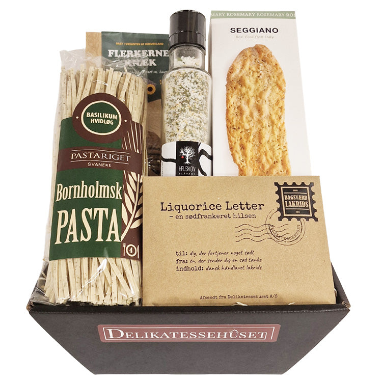 Gavekurv uden alkohol med Bornholmsk pasta, Bagsværd lakrids og delikatesser fra Delikatessehuset.