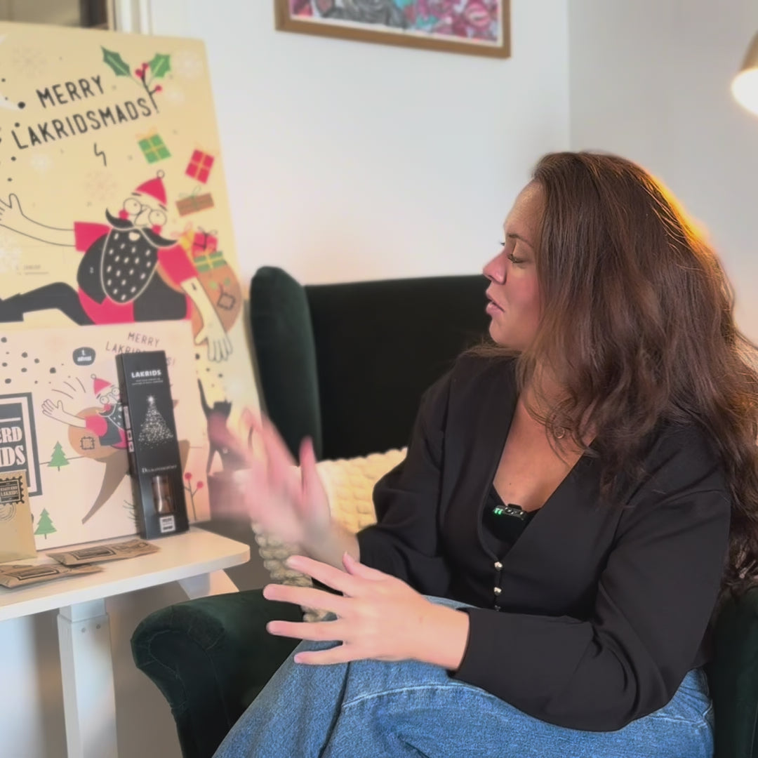 Indlæs video: Adventskalender fra Bagsværd Lakrids. Bestil online hos Delikatessehuset