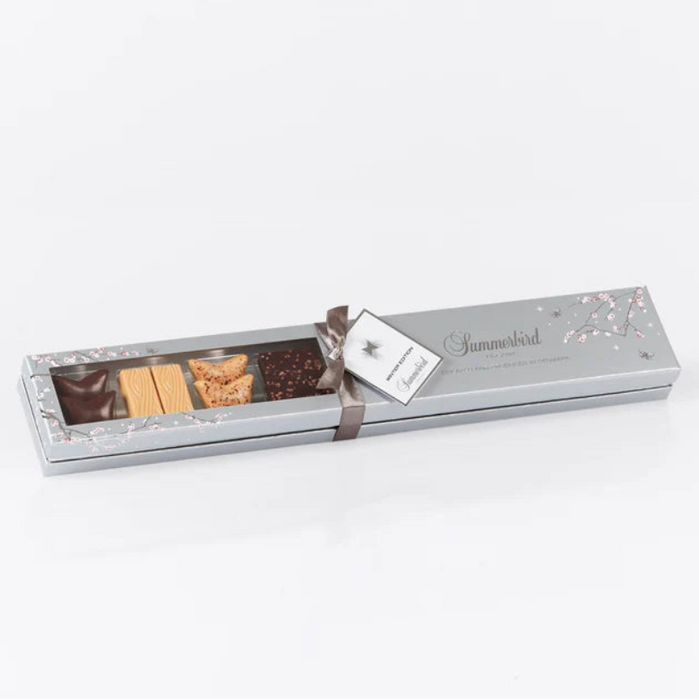 Summerbird 1879 Winter Edition – vegansk chokolade med mørk chokolade, fyldig marcipan og delikat grué, præsenteret som små hjerteformede praliner.