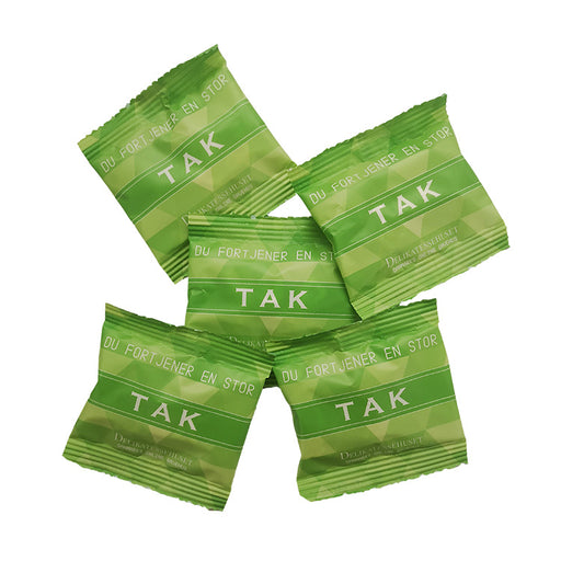 Tak - bøtte med små vingummiposer med teksten 'TAK'