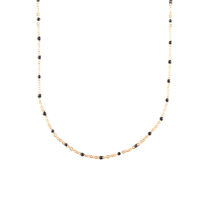 Enkel og feminin halskæde med smukke sorte perler.  Fra By Stær