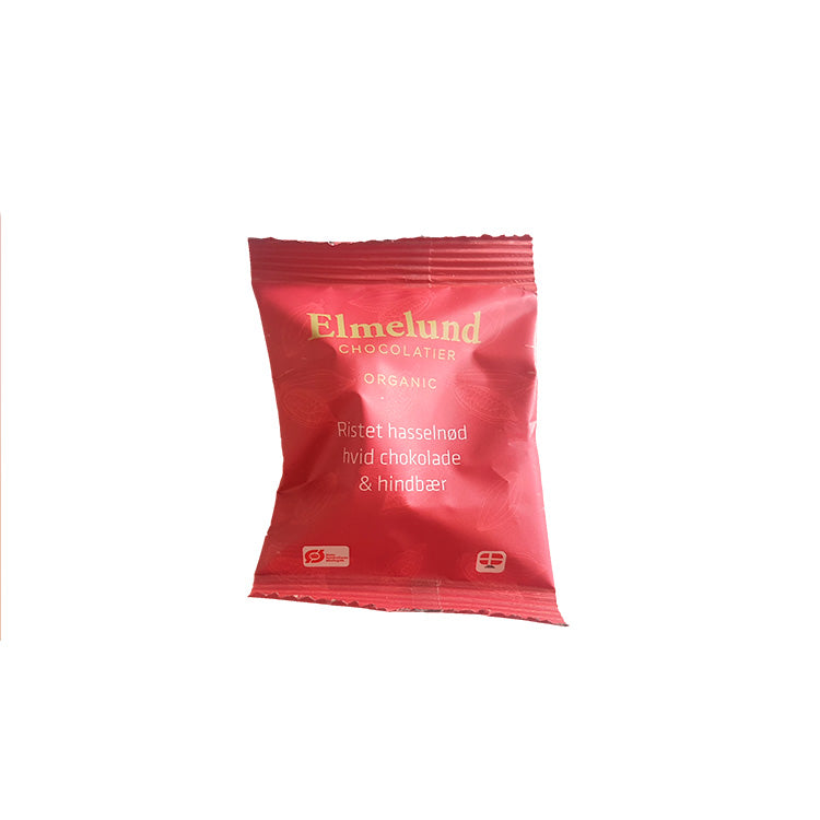 Disse friske drageer består af en lækker ristet hasselnød, overtrukket med en hvid chokolade med frysetørret hindbær. Den sprøde hasselnød kombineret med sødmen fra den hvide chokolade og syren fra hindbærerne en fantastisk smagsoplevelse, hvor man først møder syren fra hindbærerne og den knasende hasselnød. Til sidst kommer sødmen fra den hvide chokolade.